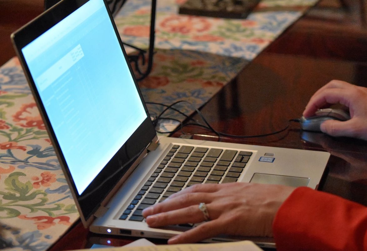 email signup laptop