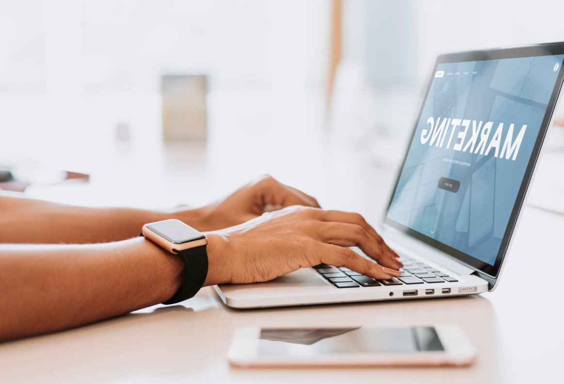 email marketing laptop