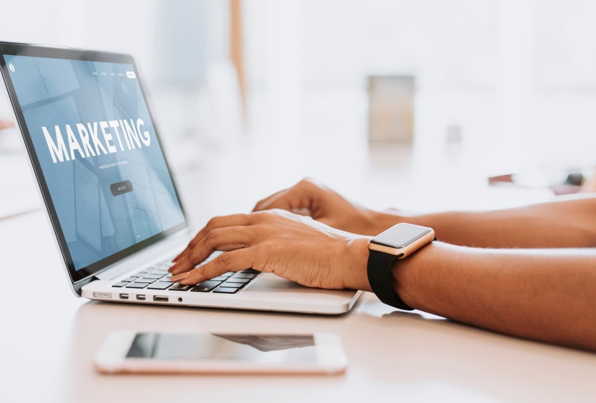email marketing laptop