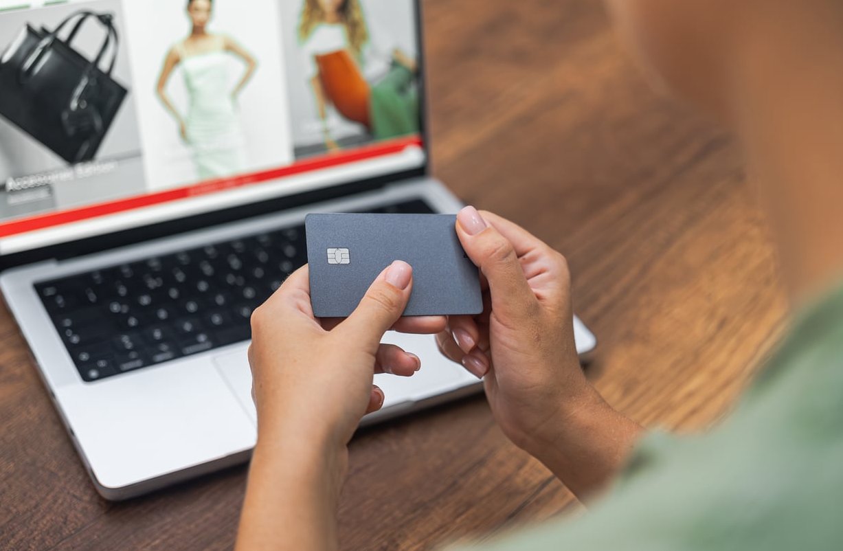 ecommerce product page laptop