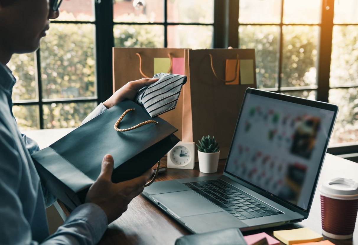 shopping cart laptop
